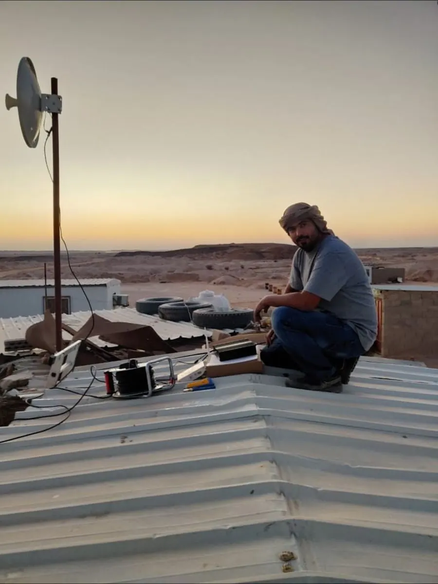 تركيب أنتينا خارجية موجهة لتحسين استقبال 5G لمنشأة